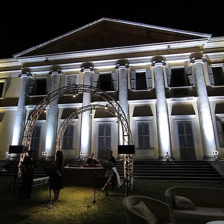 Golf & Relais Feudo Di *