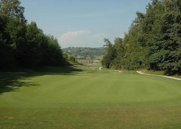 Golf & Relais Feudo Di Casa de Férias Asti